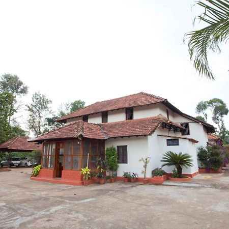 Sardar Bahadur's Heritage Bungalow Estate Stay Napoklu Exterior foto