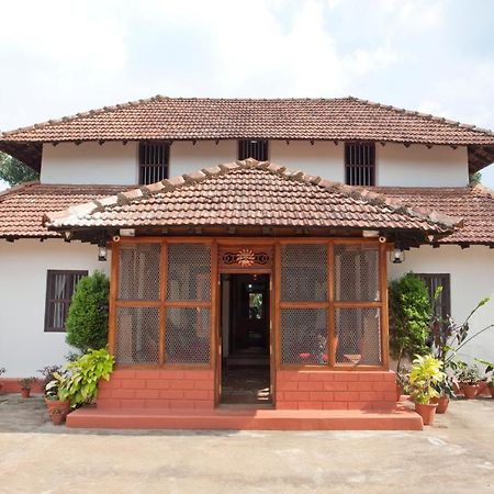 Sardar Bahadur's Heritage Bungalow Estate Stay Napoklu Exterior foto
