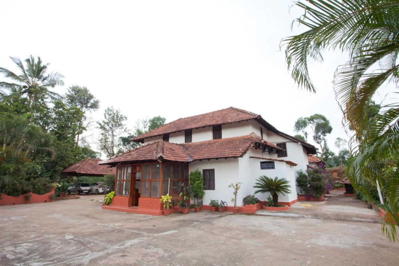 Sardar Bahadur's Heritage Bungalow Estate Stay Napoklu Exterior foto