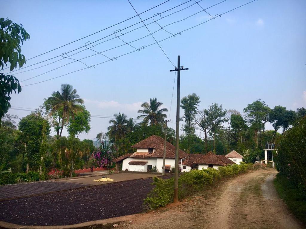 Sardar Bahadur's Heritage Bungalow Estate Stay Napoklu Exterior foto