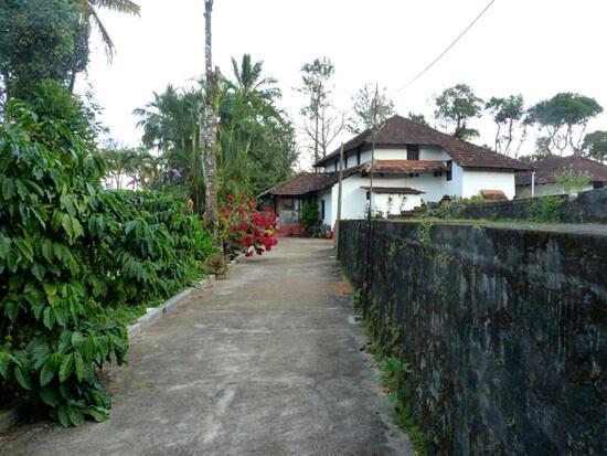 Sardar Bahadur's Heritage Bungalow Estate Stay Napoklu Exterior foto